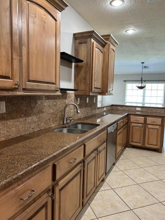 Building Photo - 3712 NE Fieldcrest