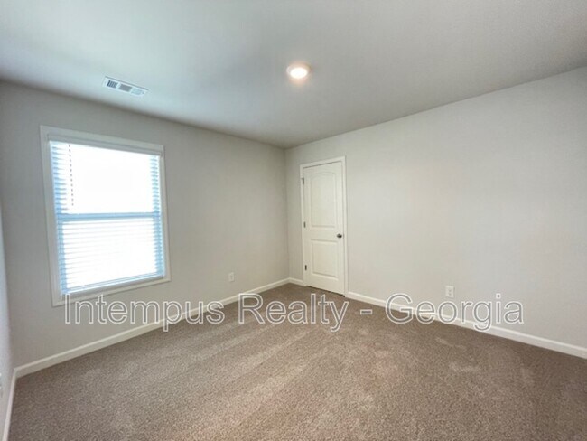 Building Photo - 44 Garnet Dr