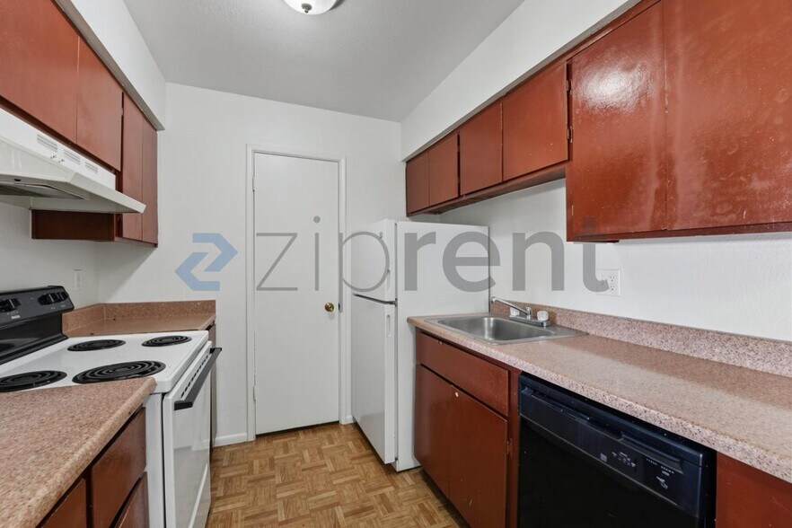Building Photo - Unit 111