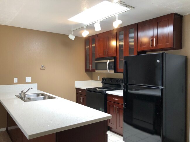 Building Photo - 8308 Regents Rd