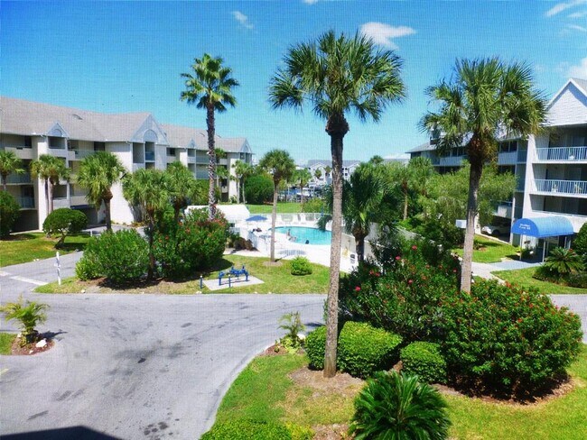 Building Photo - 5557 Sea Forest Dr