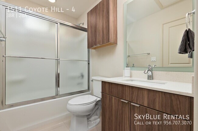 Building Photo - 1511 Coyote Hls