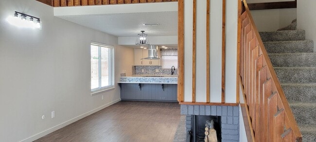 Building Photo - COLONIAL PARK LUXURY CONDO TOTAL UPDATED