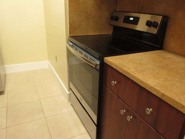 Building Photo - 7427 SW 152nd Ave