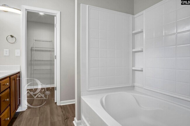 Building Photo - 513 Lanesborough Dr