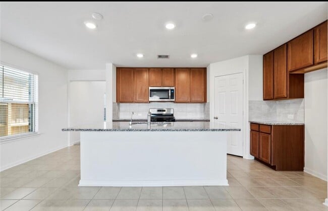 Building Photo - 8123 Leisure Pt Dr