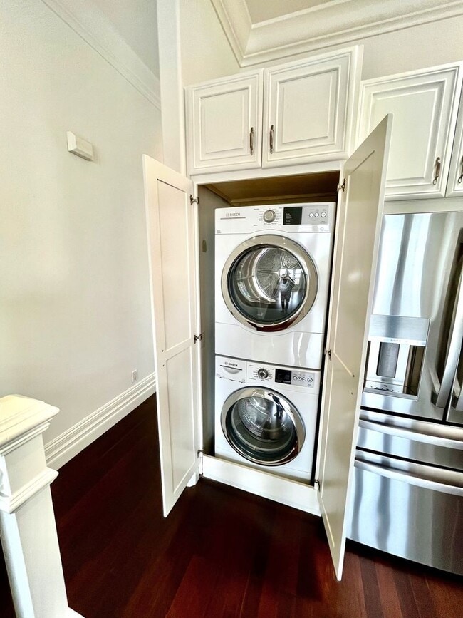 Building Photo - SPECTACULAR, TOP FLOOR 2 BED/2 BATH MISSIO...