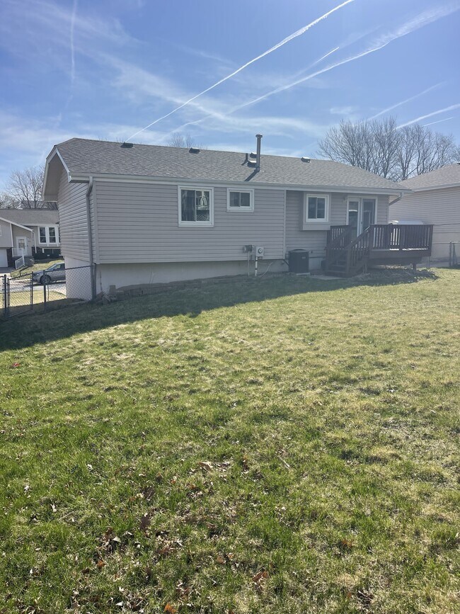 Building Photo - 406 Laredo Rd