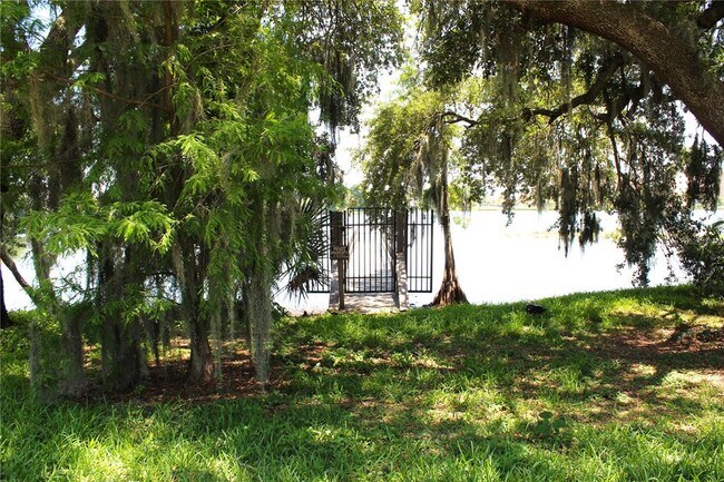 Building Photo - 2228 Lake Holloway Blvd