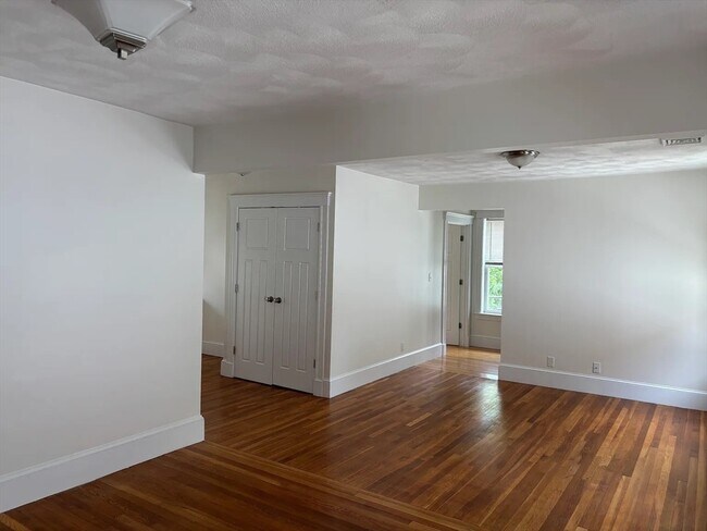 Building Photo - 251 Brown St