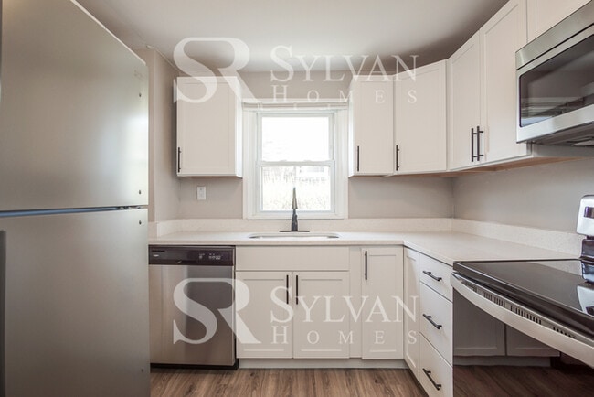 Building Photo - This home exudes a cheerful and welcoming charm!