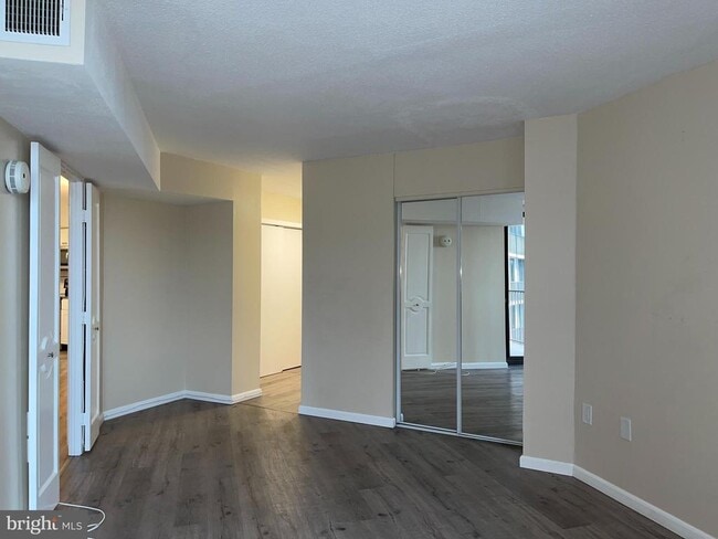 Building Photo - 1420 Locust St