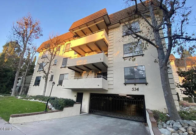 Building Photo - 534 N Oak Knoll Ave