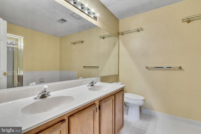 Building Photo - 13920 Lord Fairfax Pl