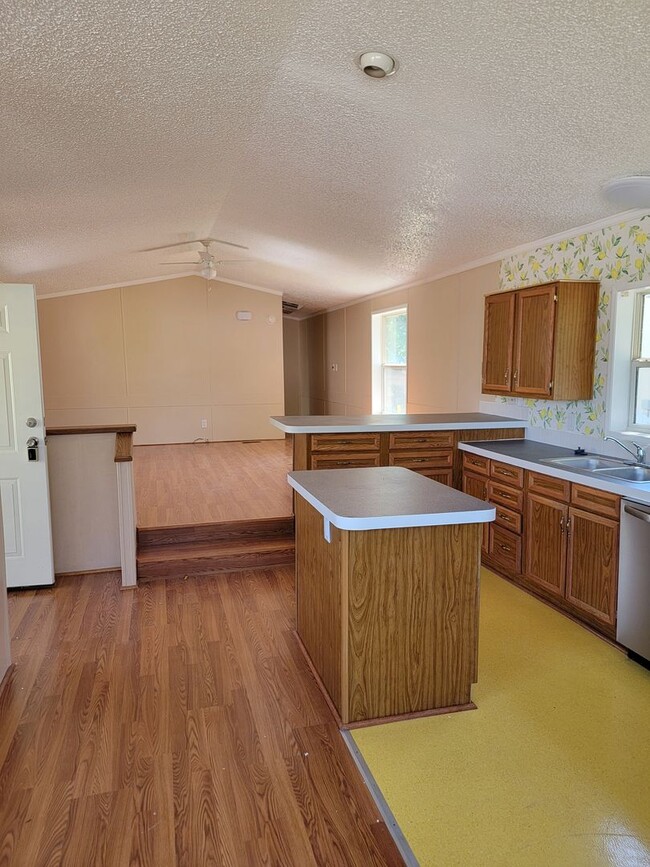 Building Photo - Bright 3-Bed, 2-Bath Home with Yard in 55+...