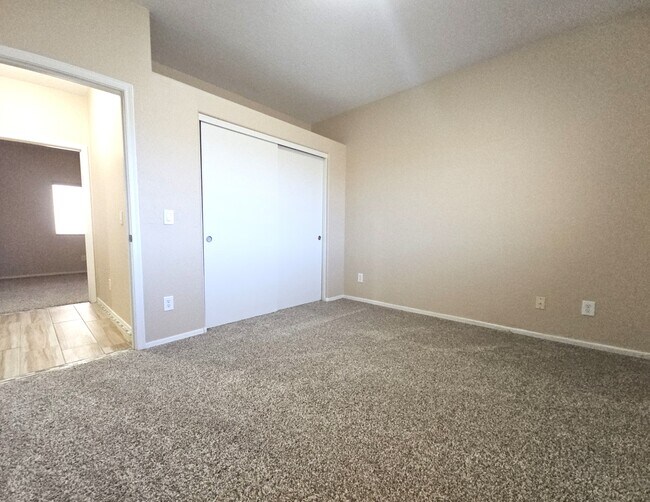 Building Photo - 2300 E Magma Rd