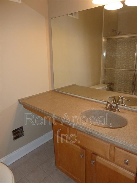 Building Photo - 216 Peachtree Hollow Ct NE