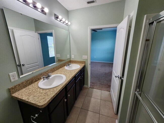 Building Photo - 335 Arbor Lakes Dr
