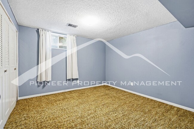 Building Photo - 655 S Xenon Ct