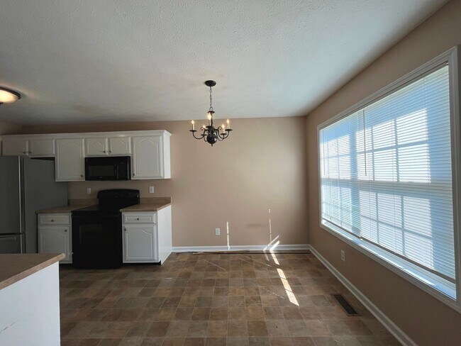 Building Photo - Available Now!  Beautiful ranch style home at Exit 1, pets allowed!