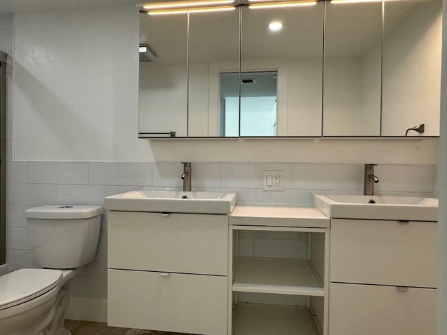 Building Photo - 3095 N Course Dr