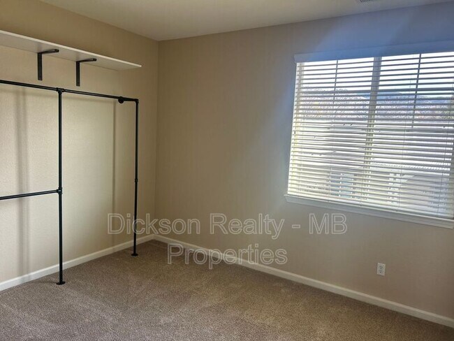 Building Photo - 10724 Grayslake Dr