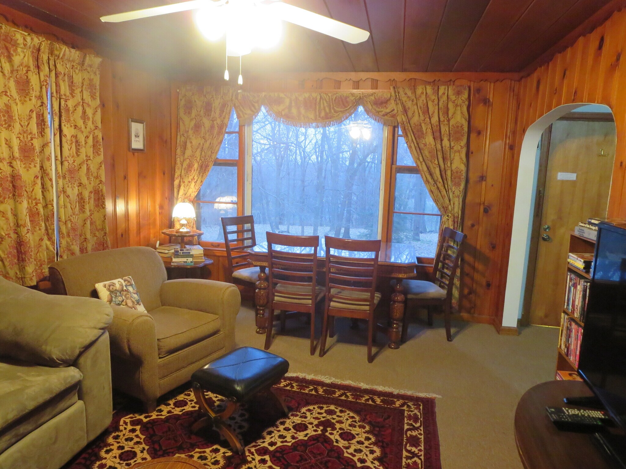 Living room. - 22 McGrath St