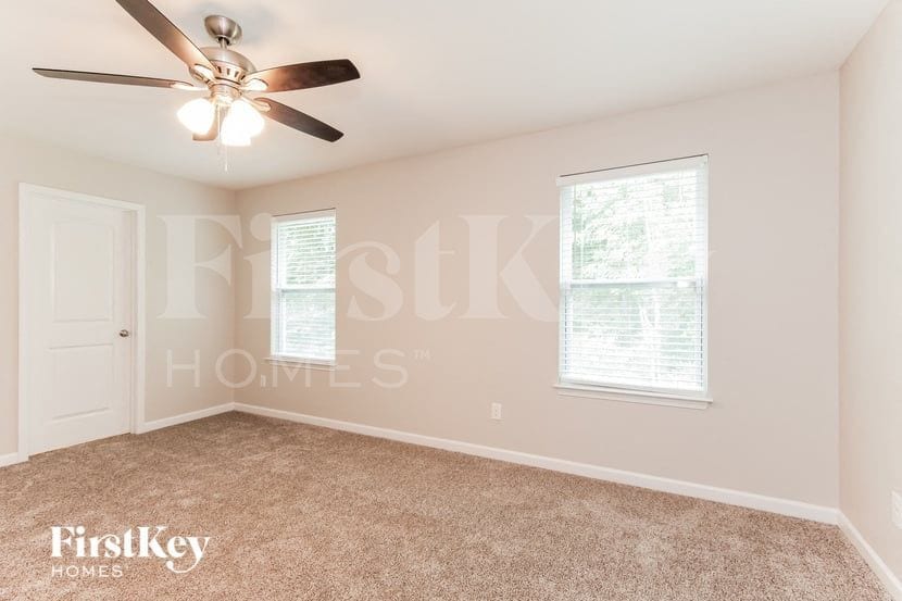 Building Photo - 3815 Streamside Dr