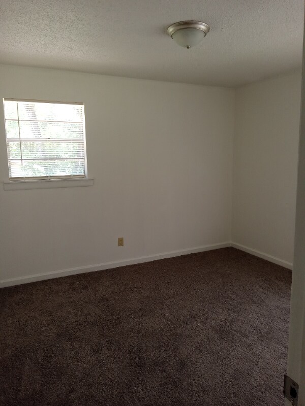 Building Photo - 127 E Bonnie Dr