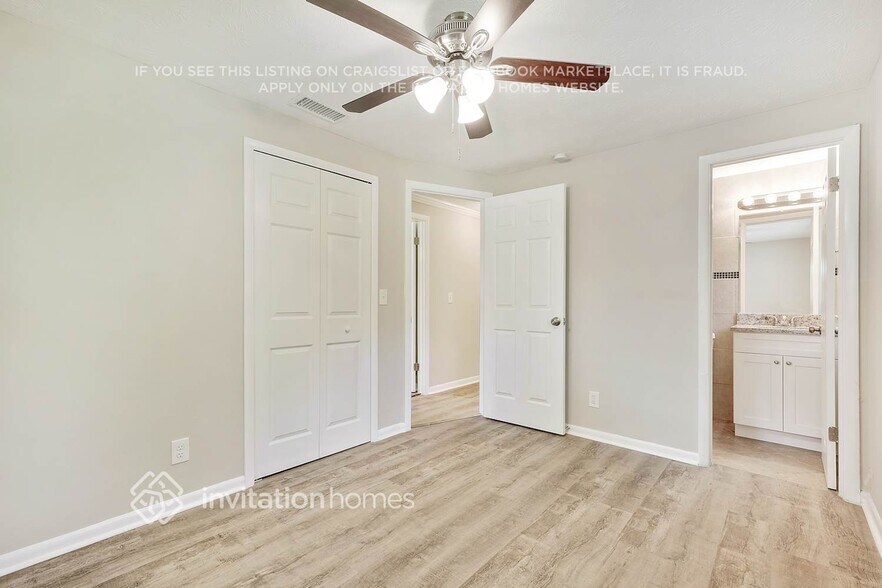 Building Photo - 428 La Paz Pl