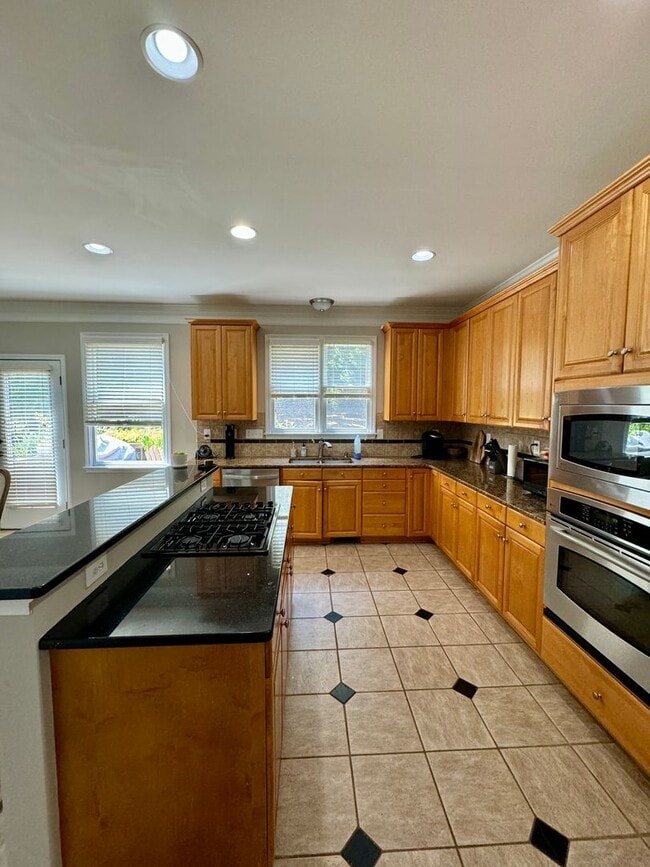 Building Photo - AVAILABLE AUGUST 23.  Spacious 5BR Home in...