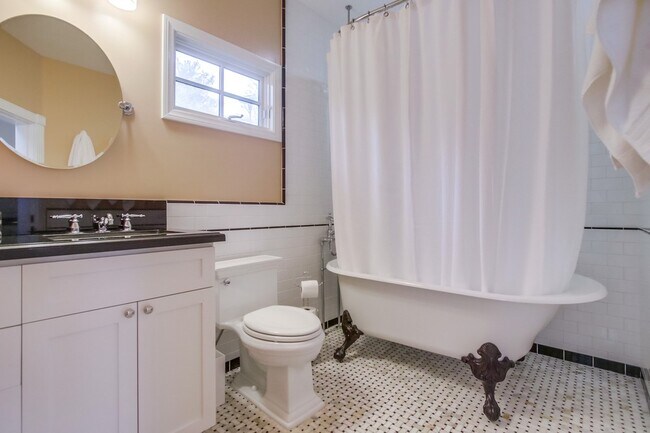 Building Photo - 2455 Presidio Dr