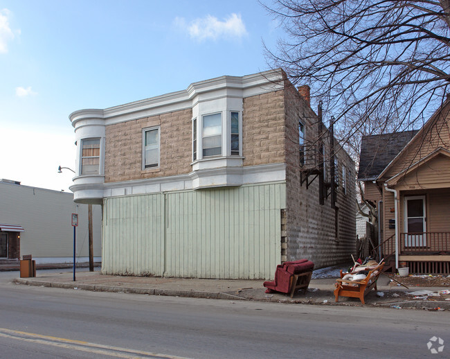 Building Photo - 1029 Hudson Ave