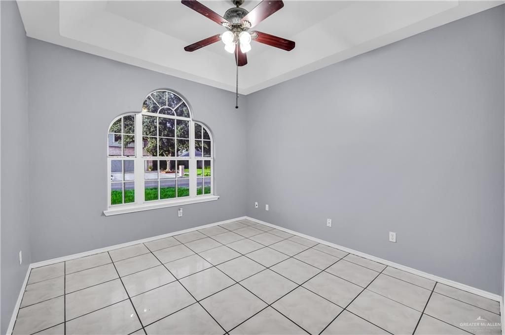 Building Photo - 4621 W Maple Ave