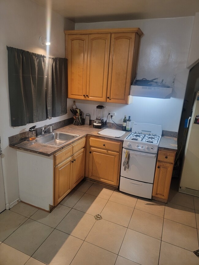 Building Photo - 1505 S Sierra Bonita Ave