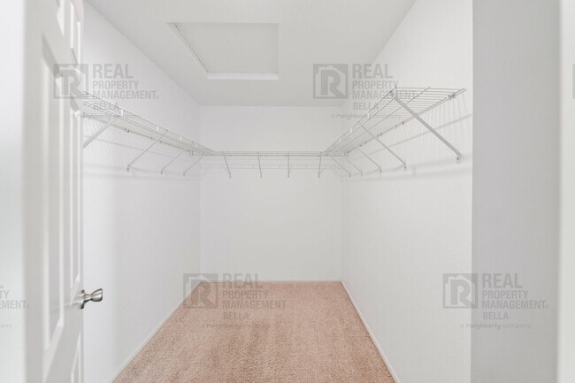 Building Photo - Spacious 4-Bed, 2-Bath Open-Concept Home i...