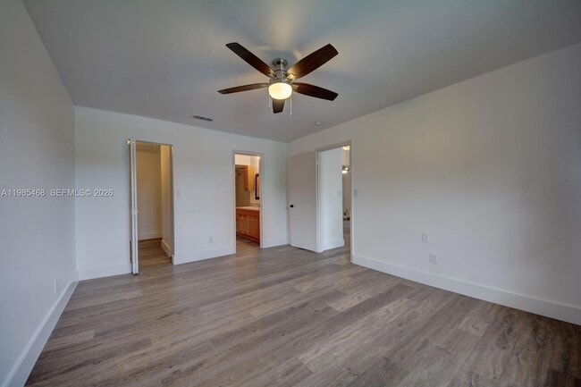 Building Photo - 1960 Bayberry Dr