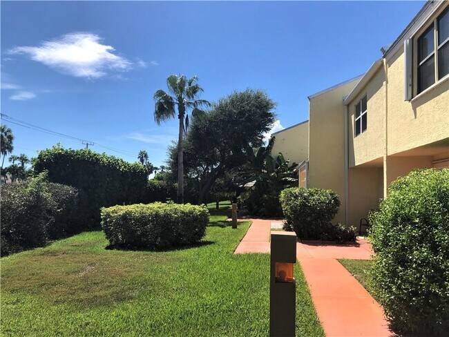Building Photo - 2805 N Hwy A1A
