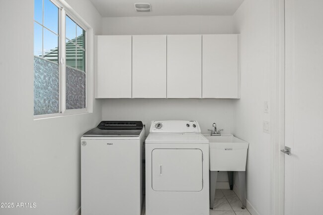 Building Photo - 3150 S Quinn Ave