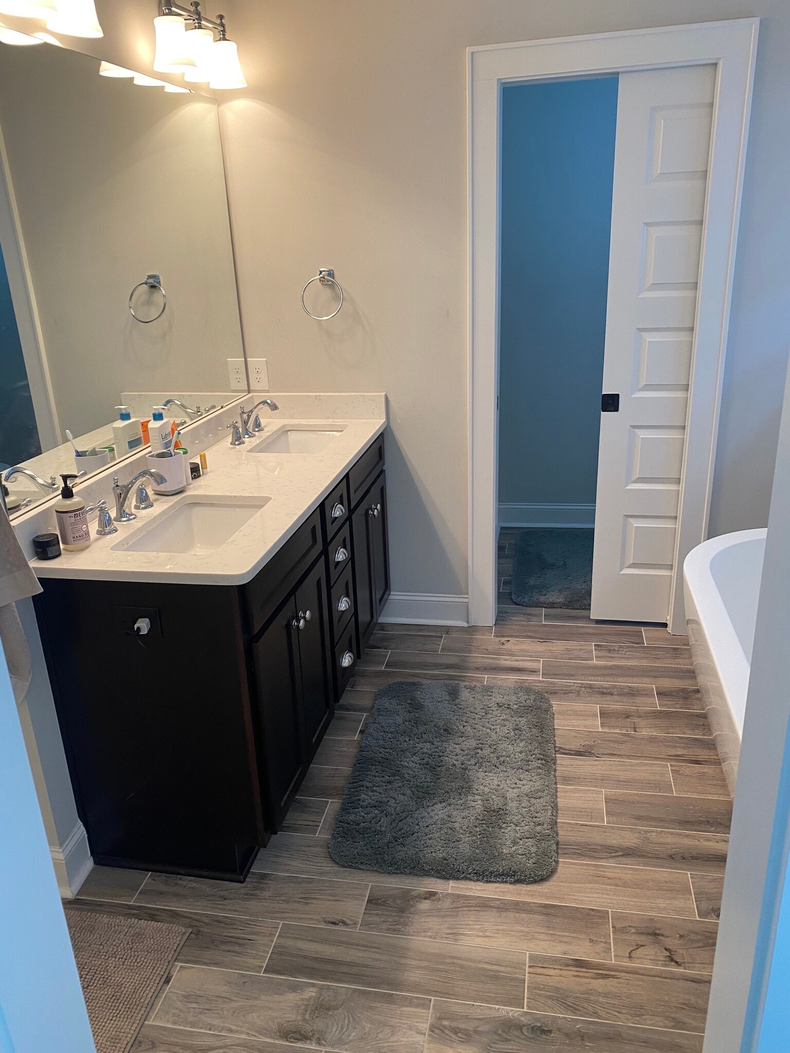 Building Photo - 2556 Vail Ave