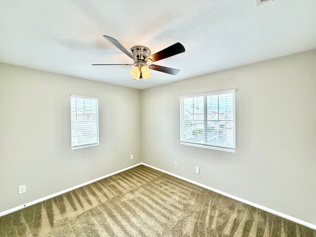Building Photo - Charming 3 Bedroom Bel Flora Home with Private Patio & Amenities