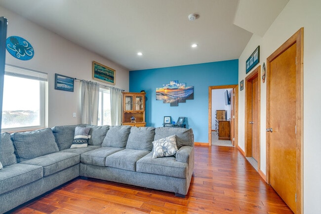 Building Photo - 975 S Sand Dune Ave SW