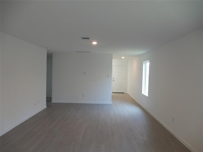 Building Photo - 21099 Santopadre St
