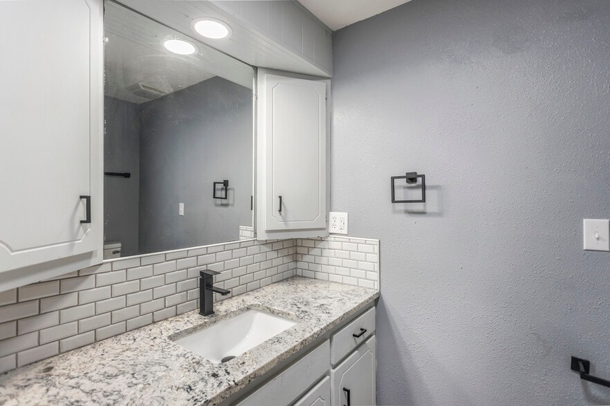 Bathroom 2 - 1014 S Chester St