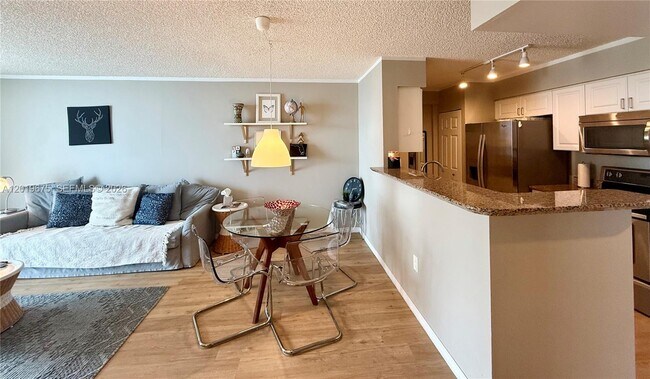 Building Photo - 1155 Brickell Bay Dr