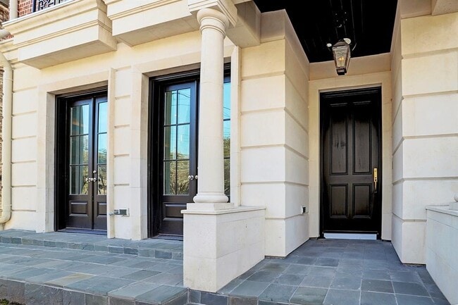 Building Photo - 1909 Revere St