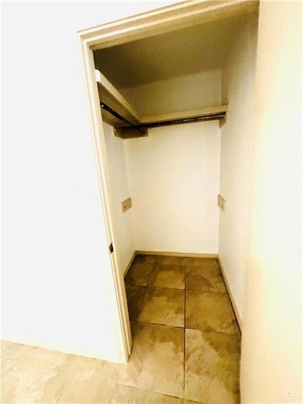 Building Photo - 2804 Gumwood Ave W