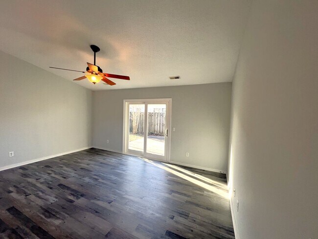 Building Photo - COMING SOON! 3 BR/2bath/Carport/Fenced Yard/ No carpet Odgen location. One level home, Beautiful ...