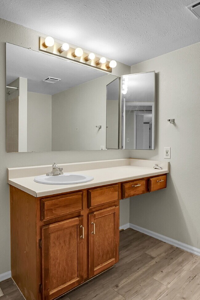 Building Photo - $1,695.00 - HALF OFF First Months' Rent - 2 Bedrooms, 2 Bathrooms, Apartment in Colorado Springs ...