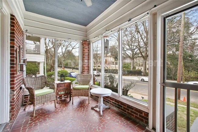 Building Photo - 939 Euclid Ave NE